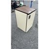 Image 2 : AVANTI BAR FRIDGE WORKING