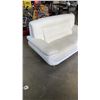 Image 2 : WHITE LEATHER LOVESEAT