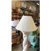 Image 2 : PEDESTLE FLOOR LAMP