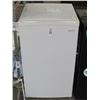 Image 1 : White Magic Chef Mini Fridge