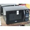 Image 1 : 2-Sunbeam/Black & Decker Microwaves - 2 X $