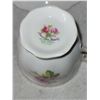 Image 5 : LOT OF 2 ROYAL ALBERT AMERICAN BEAUTY TEACUP AND SAUCER SET
