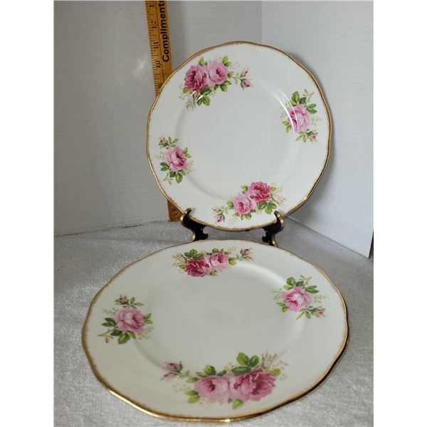 ROYAL ALBERT AMERICAN BEAUTY LOT OF 2 DINNER PLATES
