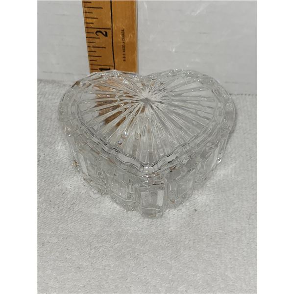 HEART SHAPED LIDDED RING HODLER