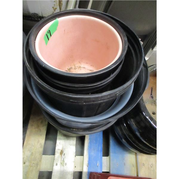 APPROX. 8 ASSORTED PLANT POTS