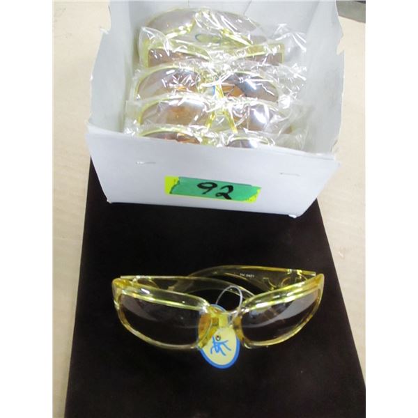 6 PAIR OF SUNGLASSES