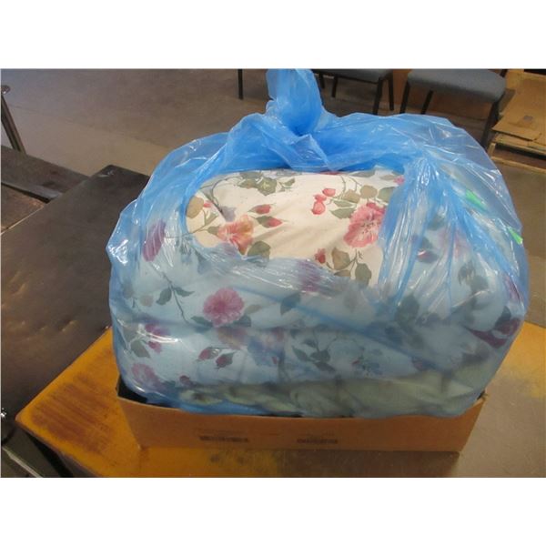 BOX C/W FLORAL COMFORTER