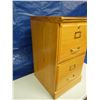 Image 2 : 2 drawer wood filing cabinet 16 x 17 x 28. No keys