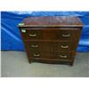 Image 1 : 3 drawer dresser with dove tail construction. Various scratches