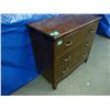Image 2 : 3 drawer dresser with dove tail construction. Various scratches