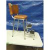 Image 2 : Kitchen stool with folding steps