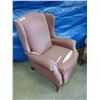 Image 4 : Set of 2 wing back recliner chairs need to be reupholster