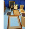 Image 2 : Box of assorted picture frames