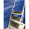 Image 2 : Folding three-step step ladder