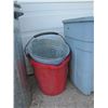 Image 2 : Lot of garbage cans and pails