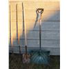 Image 2 : Lot of garden tools