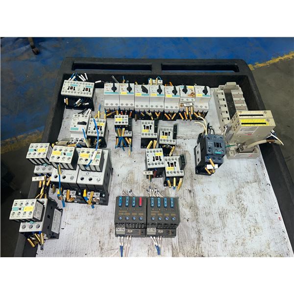 Lot of Siemens Contactors, Modules, etc....