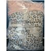 Image 3 : Lot of 1 Three-Poodle Super Soft Wearable Blanket for Adults - Leopard