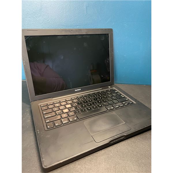 Lot of 1 Macbook Pro - Used