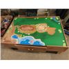 Image 9 : Large Collection of Thomas the Tank Engine Tracks, Trains, Buildings, Table - 