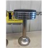 Image 2 : Pair of Vintage Chrome with Upholstered Seats Café Counter Stools 21.5" Tall