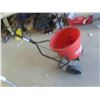 Image 3 : 2 Yard Fertilizer Spreader