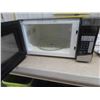 Image 2 : RCA Microwave Oven - Black + Stainless