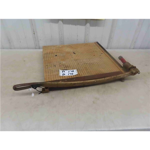 Paper Cutter 18" x 18" 