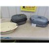 Image 1 : 2 Granite Ware Large Roasters + Enamel Basin