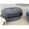 Image 3 : 2 Granite Ware Large Roasters + Enamel Basin