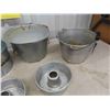 Image 2 : Galvanized Pails + Aluminum Cake Molds