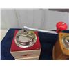 Image 2 : 2 Coffee Grinders ; KYM + Armin Trosser