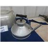Image 2 : 3 Aluminum / Metal Kettles