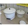 Image 4 : 5 Enamel Pots - 4 with Lids - All White + Black