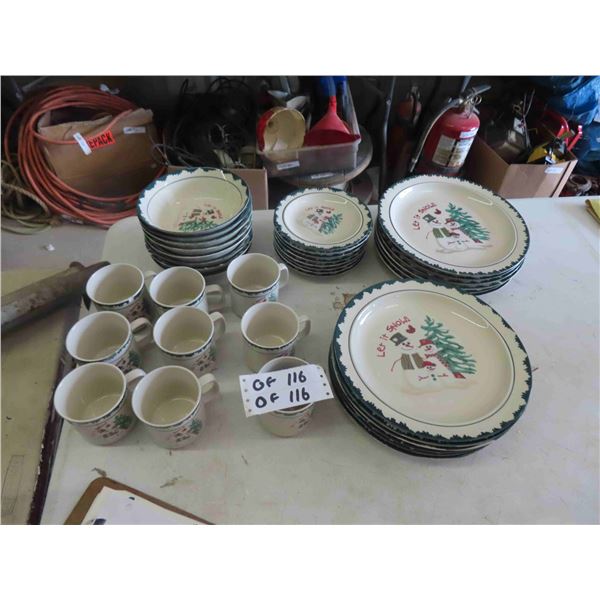 37 Christmas Place Setting Dishes