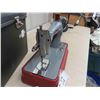 Image 5 : Jones Model D-65 Portable Sewing Machine