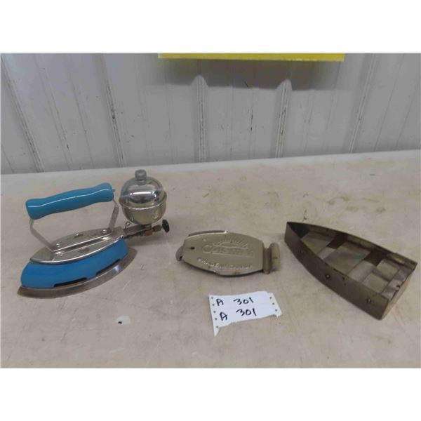Coleman Gas Iron + 2 Rests - 1 Coleman