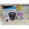 Image 1 : New Royal Microcut Shredder - 12 Sheet & New Salton Cordless Kettle