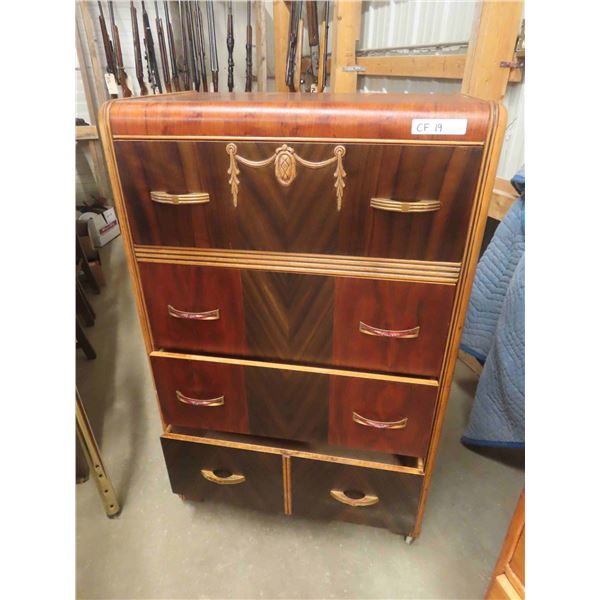 Vintage 1940's Waterfall 4 Drawer Dresser with Bakelite Pulls on Casters 18" x 29" x 47" 