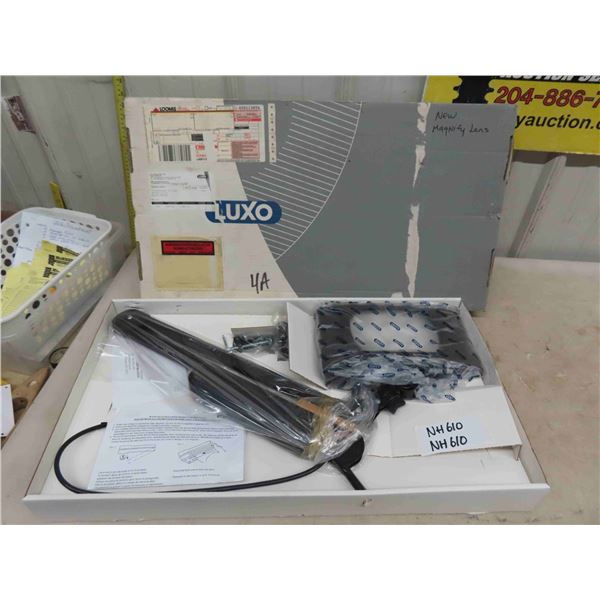 Luxo Wave Plus Magnifying Lens with Articulated Stand New in Box