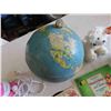 Image 5 : Hello Kitty Clock, Small Metal Globe, 3 French Disney Records + Books, 2 Beanies