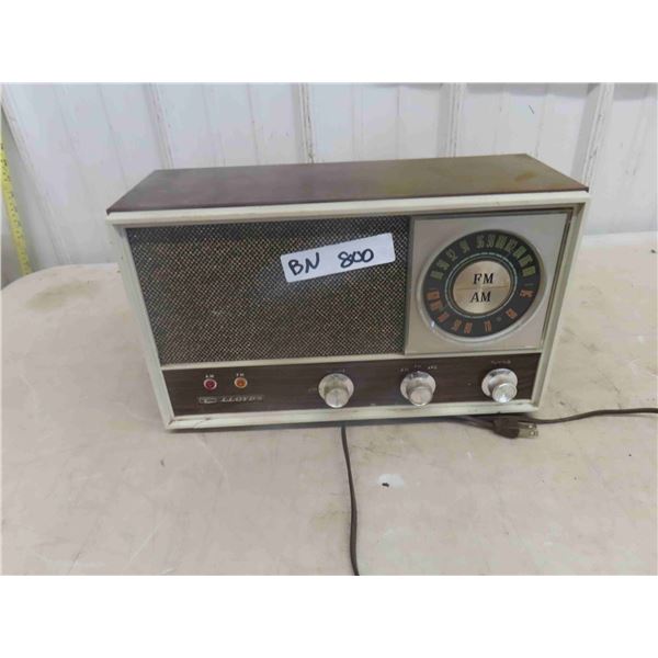 Lloyd AM/FM Radio - Vintage