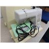 Image 5 : Kenmore 27 Portable Electric Sewing Machine