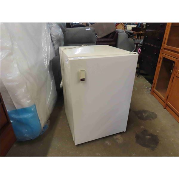 Kenmore Model C675-83598 Mini Freezer 22" x 23" x 32.5" 