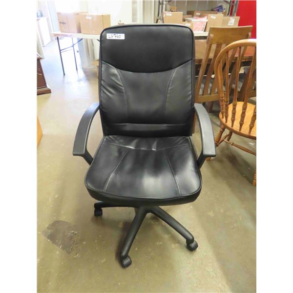 Black Swivel Cushioned Office Chair