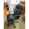 Image 2 : Black Swivel Cushioned Office Chair