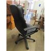 Image 3 : Black Swivel Cushioned Office Chair