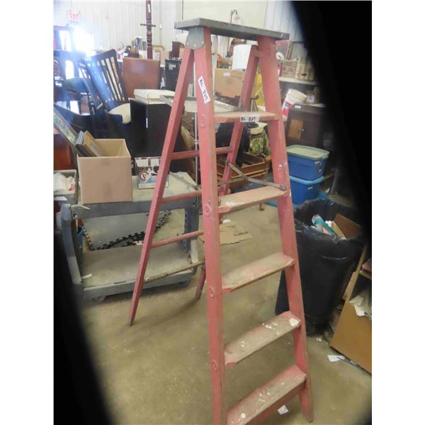 Wooden 6' Step Ladder