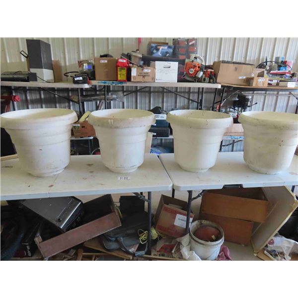 4 Large White Plastic Planter Pots