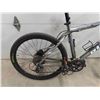 Image 2 : Giant Rainier 27 Speen Men's Mountain Bike ; Disc Brakes, Shocks, Good Tires,26" 